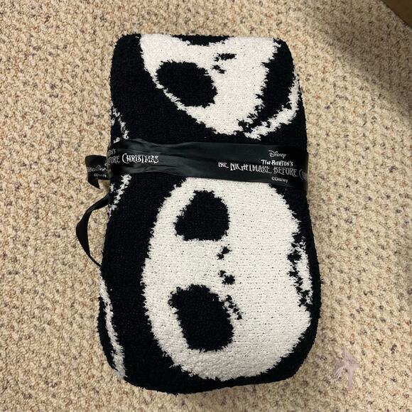 NEW NBC Nightmare Before Christmas Feather Knit Throw Soft 50X70 Inches - Picture 3 of 4